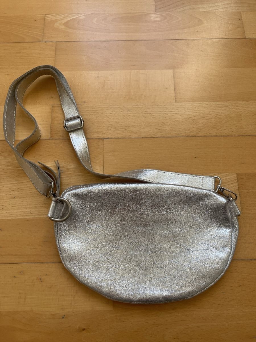 Borse da donna: Umhängetasche silber metallic  – Usato da Kilchberg ZH venduto da asrael02 1