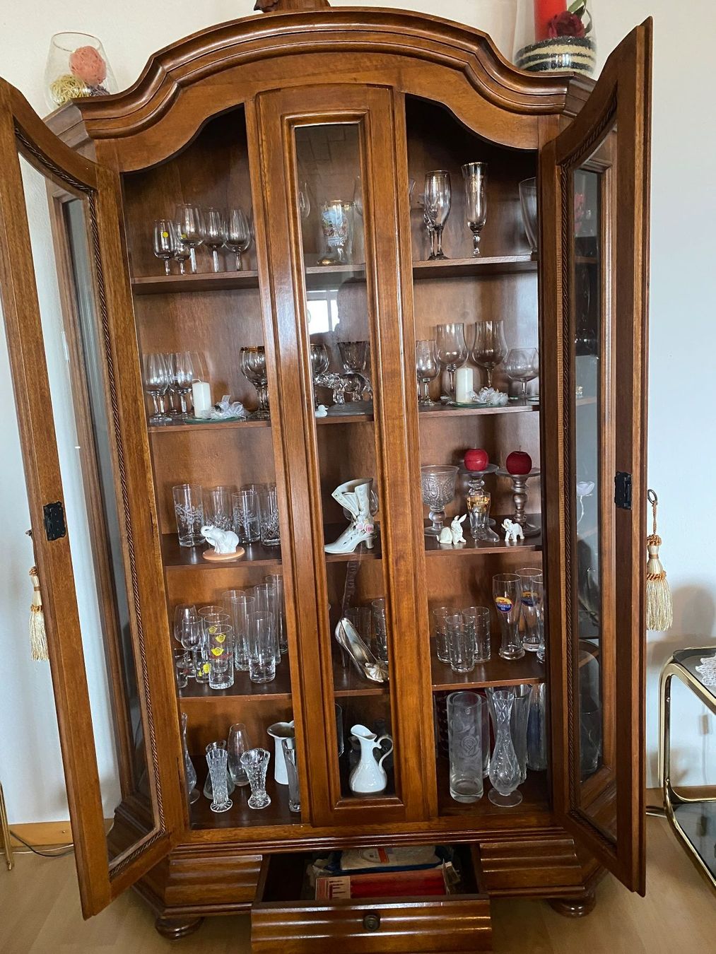 Armadi: Schrank Vitrine – Usato da Rapperswil SG venduto da Hubeli 2