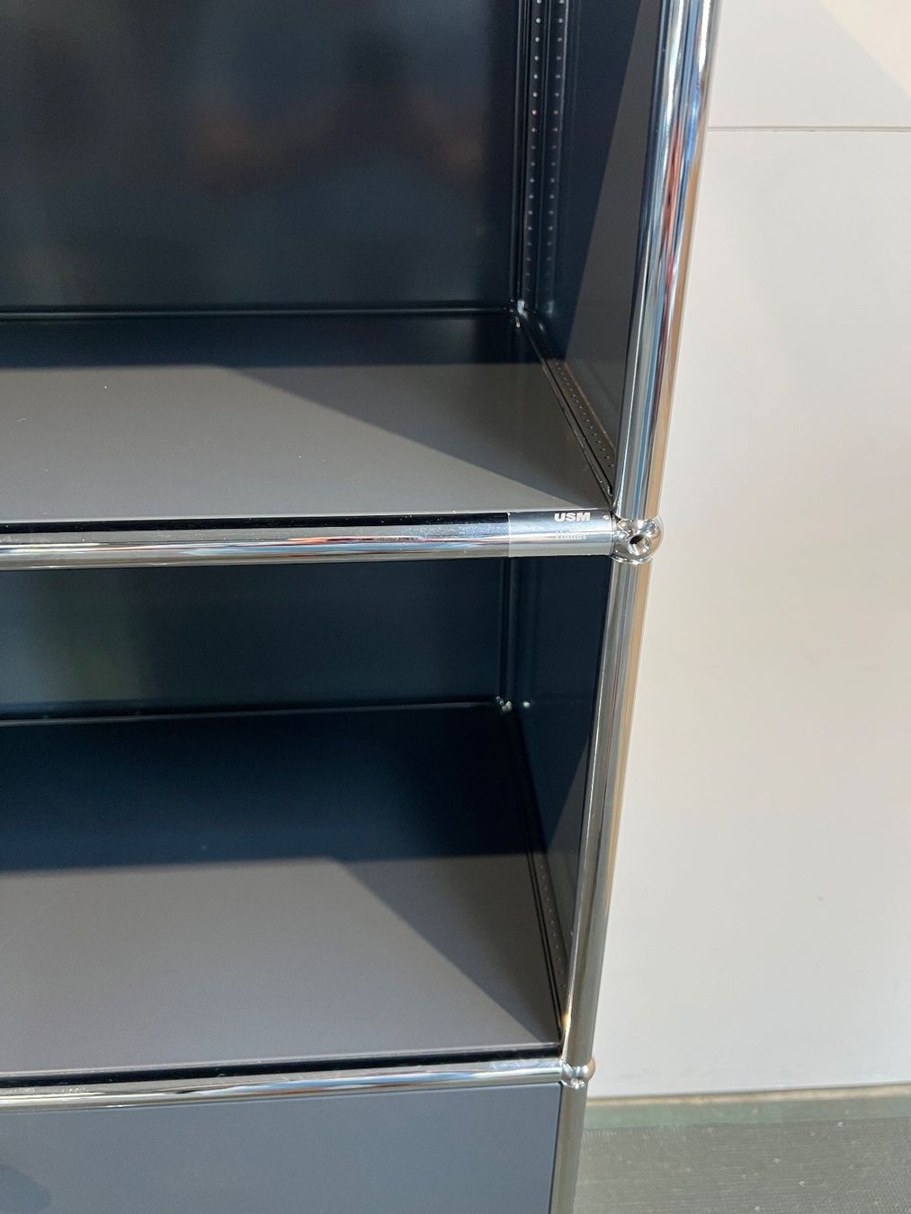 USM Scaffali: 020 USM Haller Möbel 1x4 – Usato da Wangen an der Aare venduto da TBYN 2