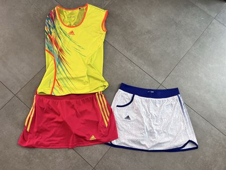 Adidas tennis set (2 jupes et 1 t-shirt) S