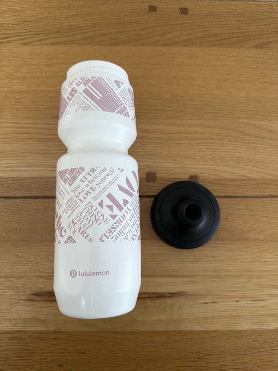 Lululemon Gourdes & Thermos: Lululemon Trinkflasche – D'occasion à Wolfhausen par sellingmycloset