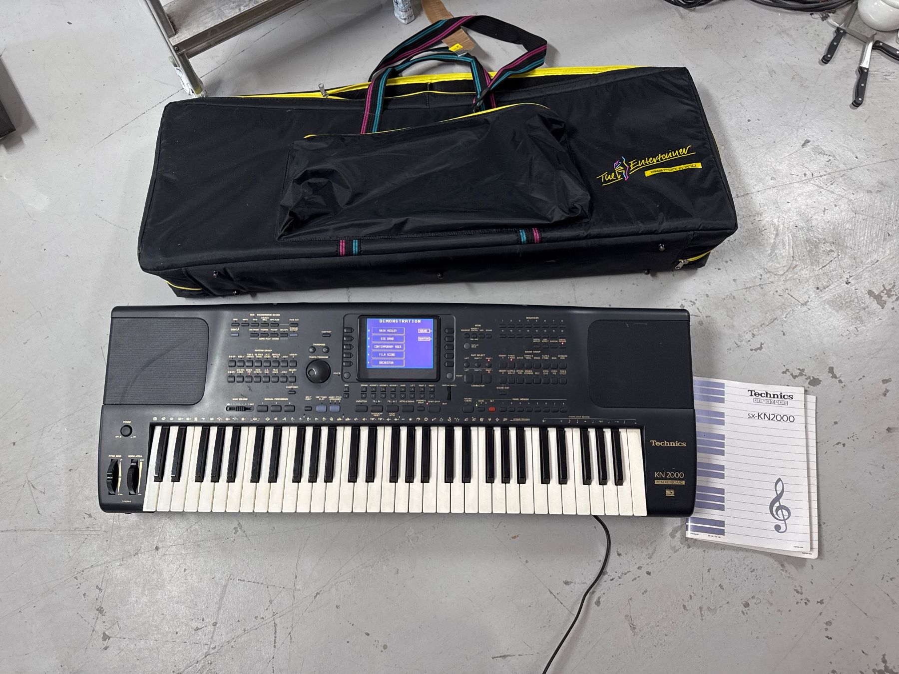Technics Strumenti musicali: Technics KN 2000 PCM Keyboard mit Tasche & Notenblatt – Usato da Dietlikon venduto da HighspeedUmzug