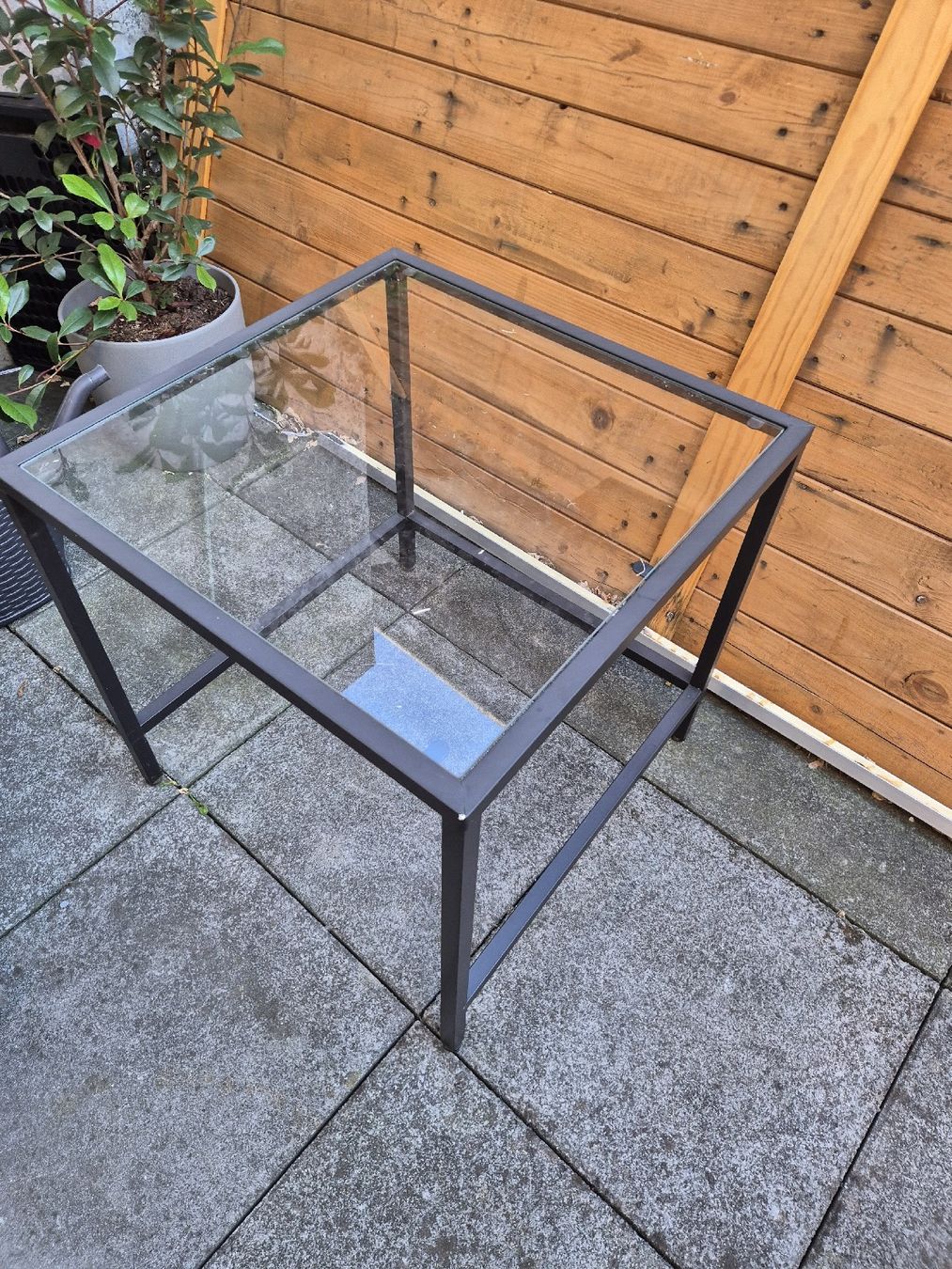 Tavoli: Lounge Tisch mit Glasplatte – Usato da Root venduto da yan1234