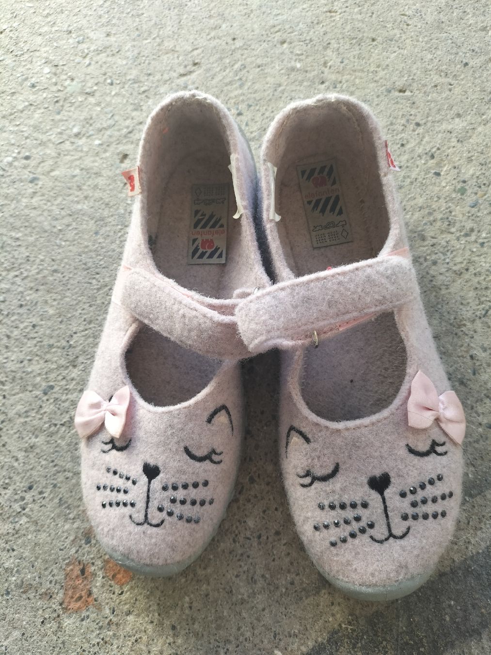 Chaussures filles: chaussons taille 30 – Neuf (Voir description) à Gillarens par Emy_28