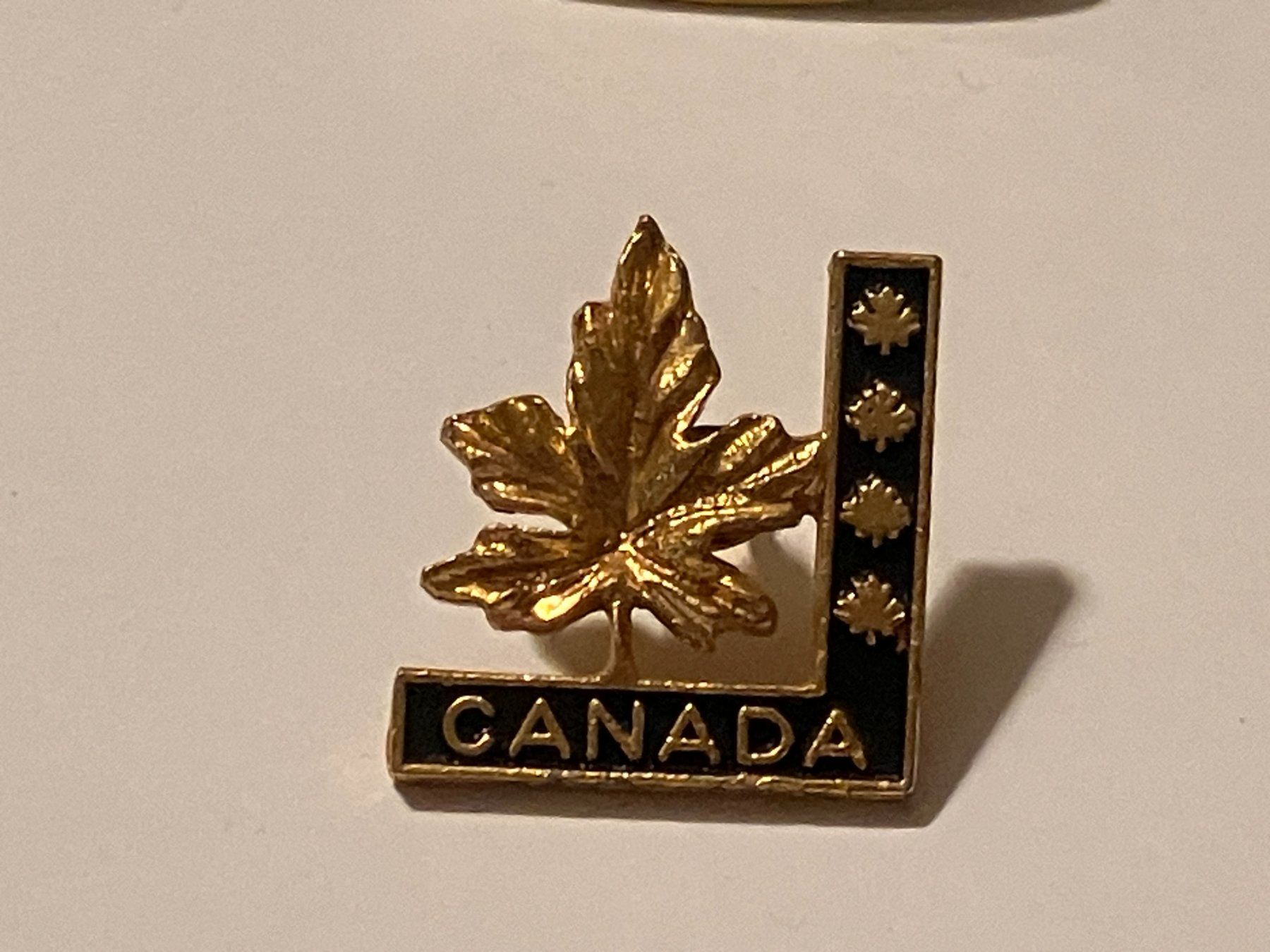 Placchette & Badge: 1 Pin Canada – Usato da Basel venduto da djwwpp