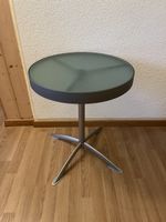 Runder Beistelltisch mit Glasplatte