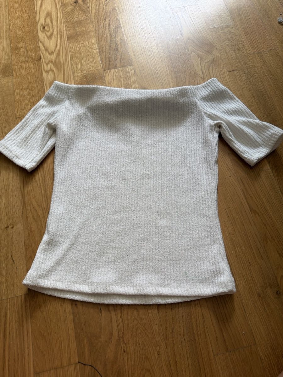 H&M Tops: T-Shirt blanc H&M – D'occasion à Le Locle par Mayd_h 2