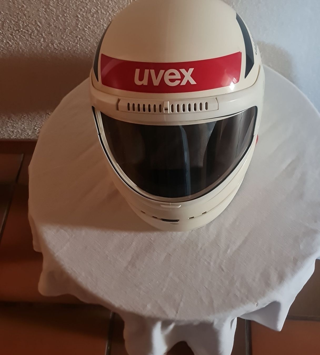 Uvex Caschi & visiere: Uvex Motorradhelm   in grösse M/57 – Usato da triengen venduto da fad_g29d