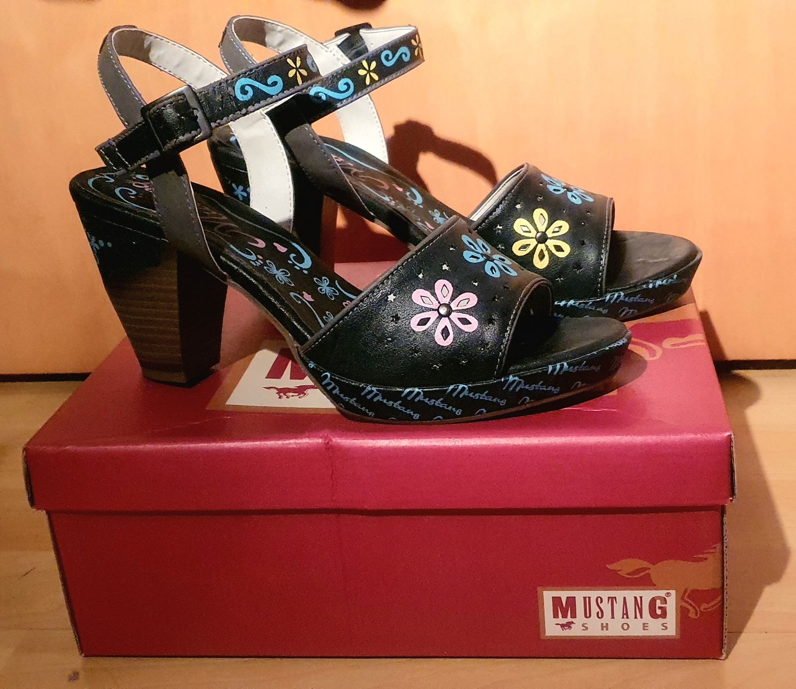 Mustang Scarpe da donna: Sandalen Mustang – Nuovo (secondo la descrizione) da Malvaglia venduto da saras22