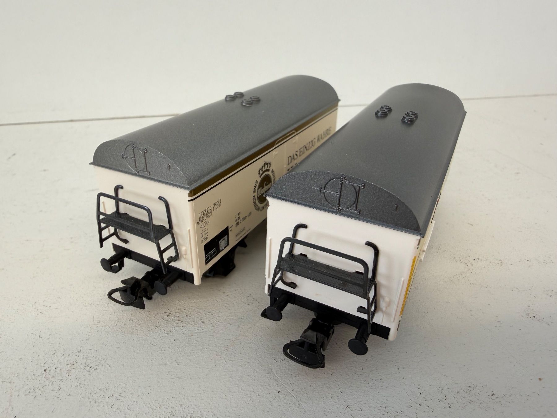 Märklin Modellini di ferrovie: Märklin 4417 + 44178 Güterwagen gedeckte Bierwagen DB – Usato da Büsserach venduto da ModellbahnDepot 4