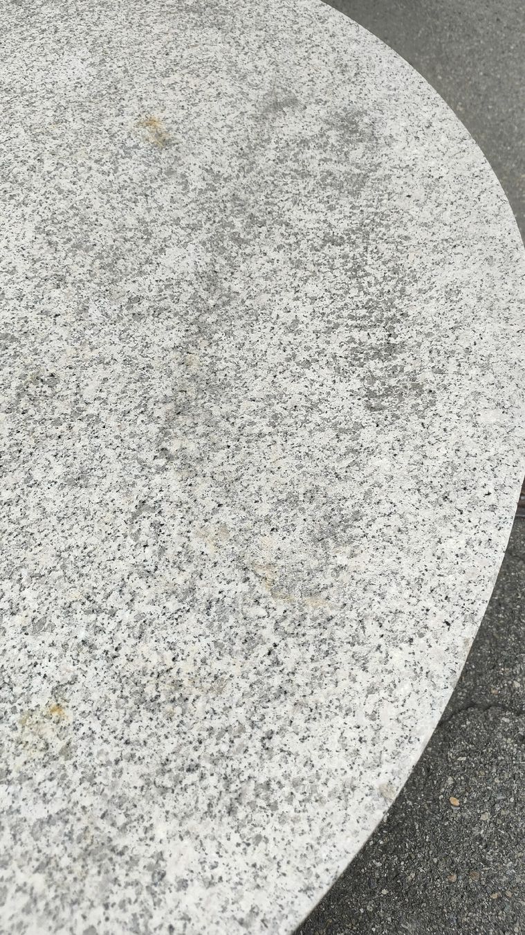 Tables: Granittisch mit 3 Sitzbank rund – D'occasion à Niederrohrdorf par Rest77 4