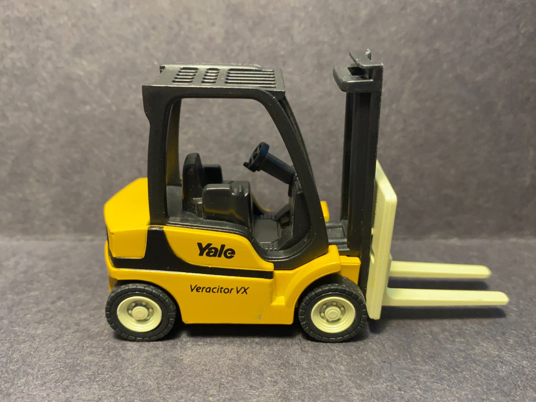 Spielzeuge: Gabelstapler Yale Veracitor VX Modellauto Rückzugmotor – Gebraucht aus Spiez von Mlandcruiser 4