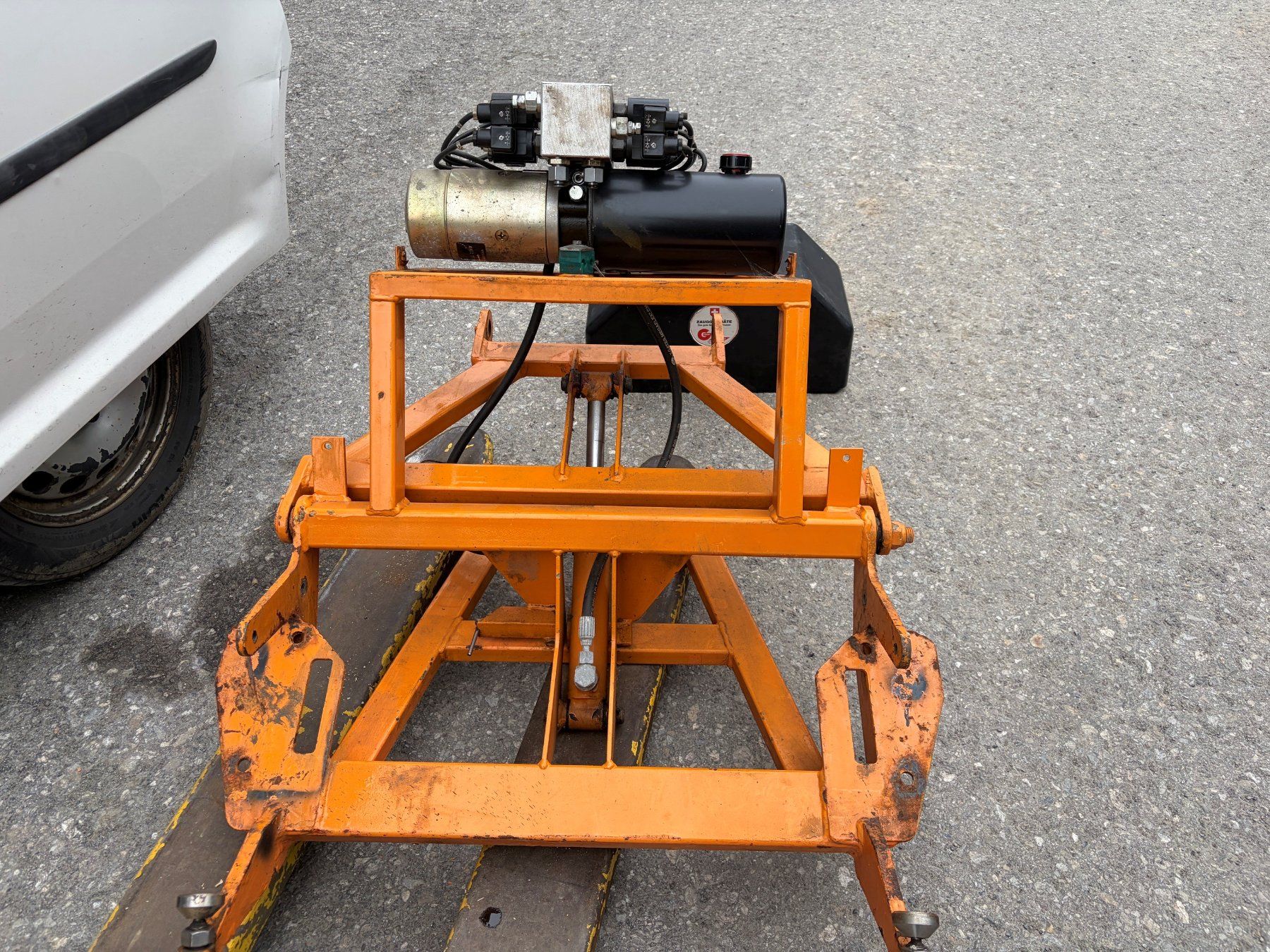 Zaugg Tutte le macchine: Zaugg elektro hydraulische Einheit – Usato da Adelboden venduto da allroundgarage 2