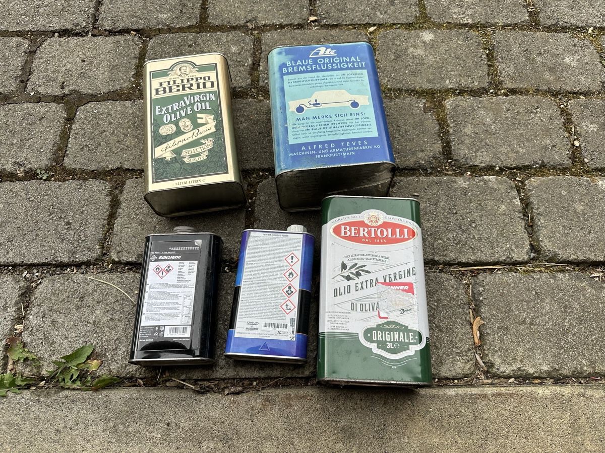Sonstiges Fahrzeugzubehör: Oel Kanister 5Stk.  – Gebraucht aus Ueken von crxundevo8 2