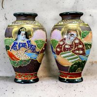 Paire de vases japonais SATSUMA peints à la main et signés