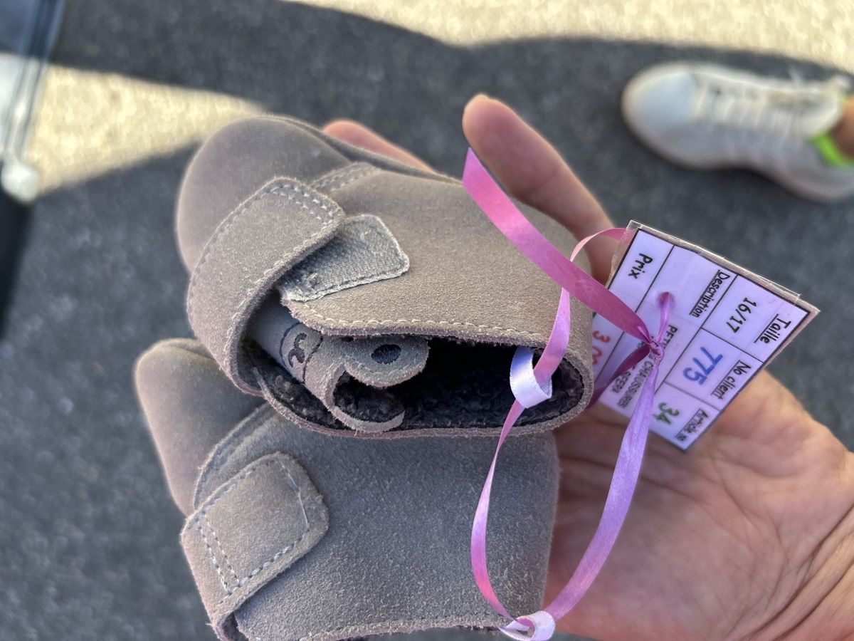 Schuhe für Jungen: Chaussons bébé daim gris doublés taille 16-17  – Gebraucht aus St-Prex von mar_f6t6