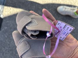 Chaussons bébé daim gris doublés taille 16-17 