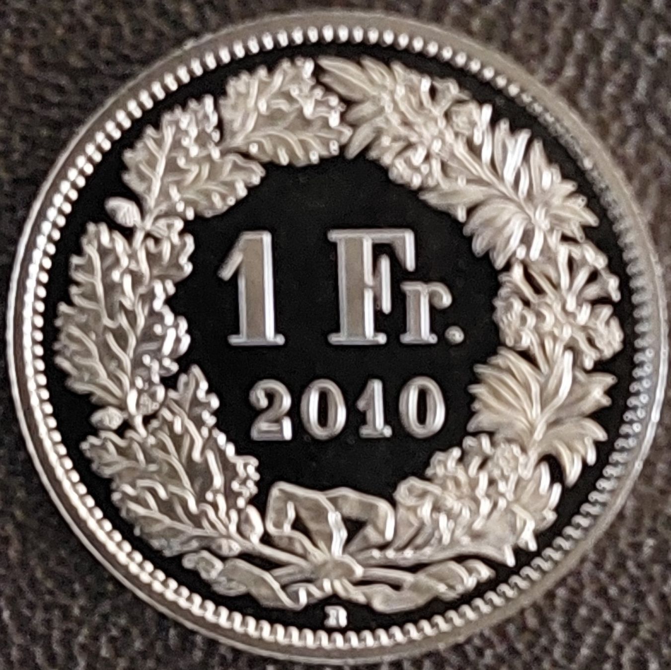 Tutti le monete: 1 Franken 2010 stgl. / aus Münzsatz – Nuovo (secondo la descrizione) da Arch venduto da coinsandmore