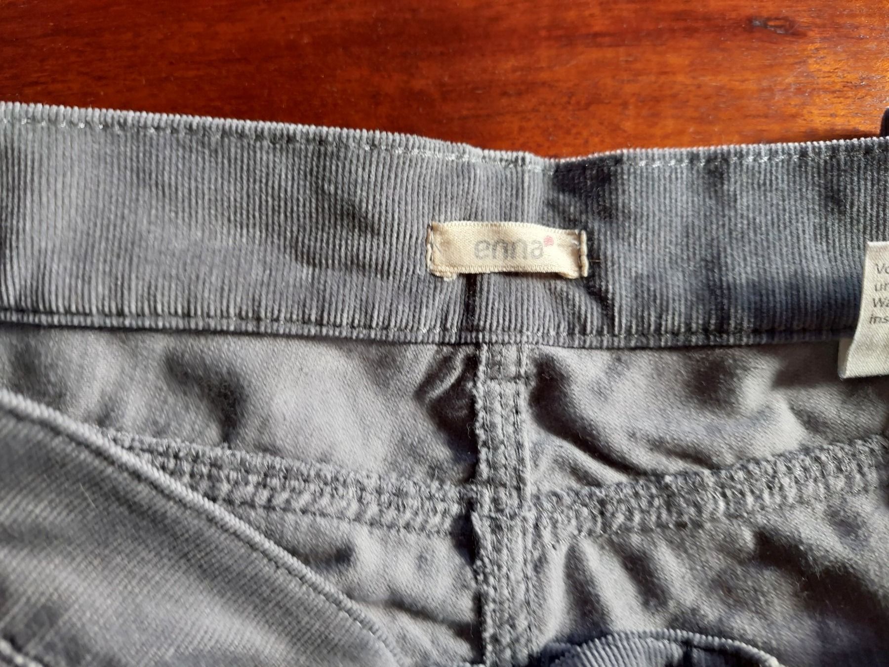 Hosen: Enna Feincordhose Kiesel Grösse 36 – Neu (gemäss Beschreibung) aus Beckenried von Havacola 5