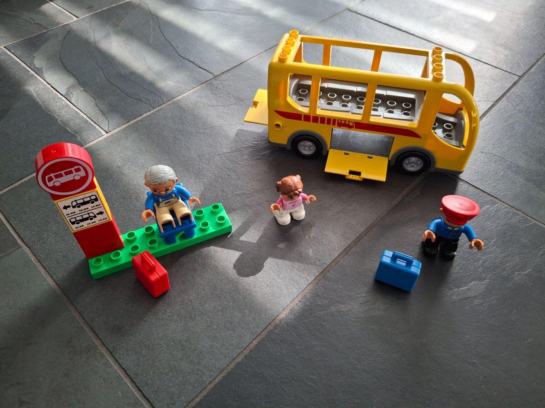 Lego Kit di costruzioni: Lego Duplo 5636 - Bushaltestelle – Usato da Emmenbrücke venduto da ruf_fsy9