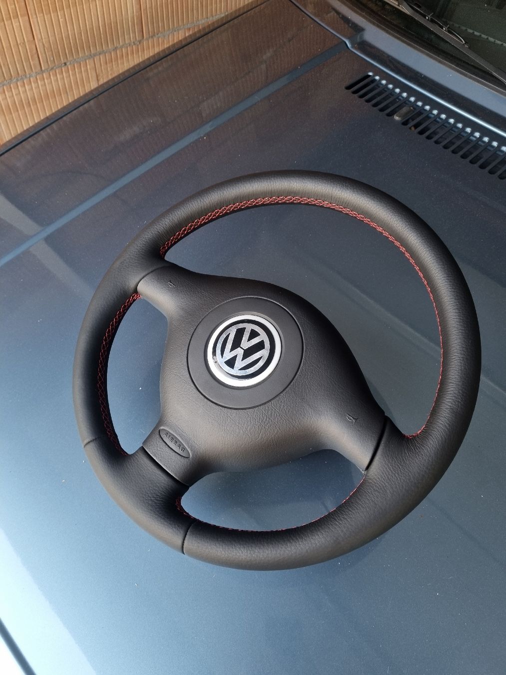 Volkswagen Tutti pezzi di ricambio auto: VW Golf 4 Lenkrad Neu bezogen – Nuovo e nell'imballaggio originale da St. Gallen venduto da Luis_w98 2