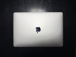 MacBook Pro 13" M1 (2020) – 8 GB RAM – nur 190 Akkuzyklen