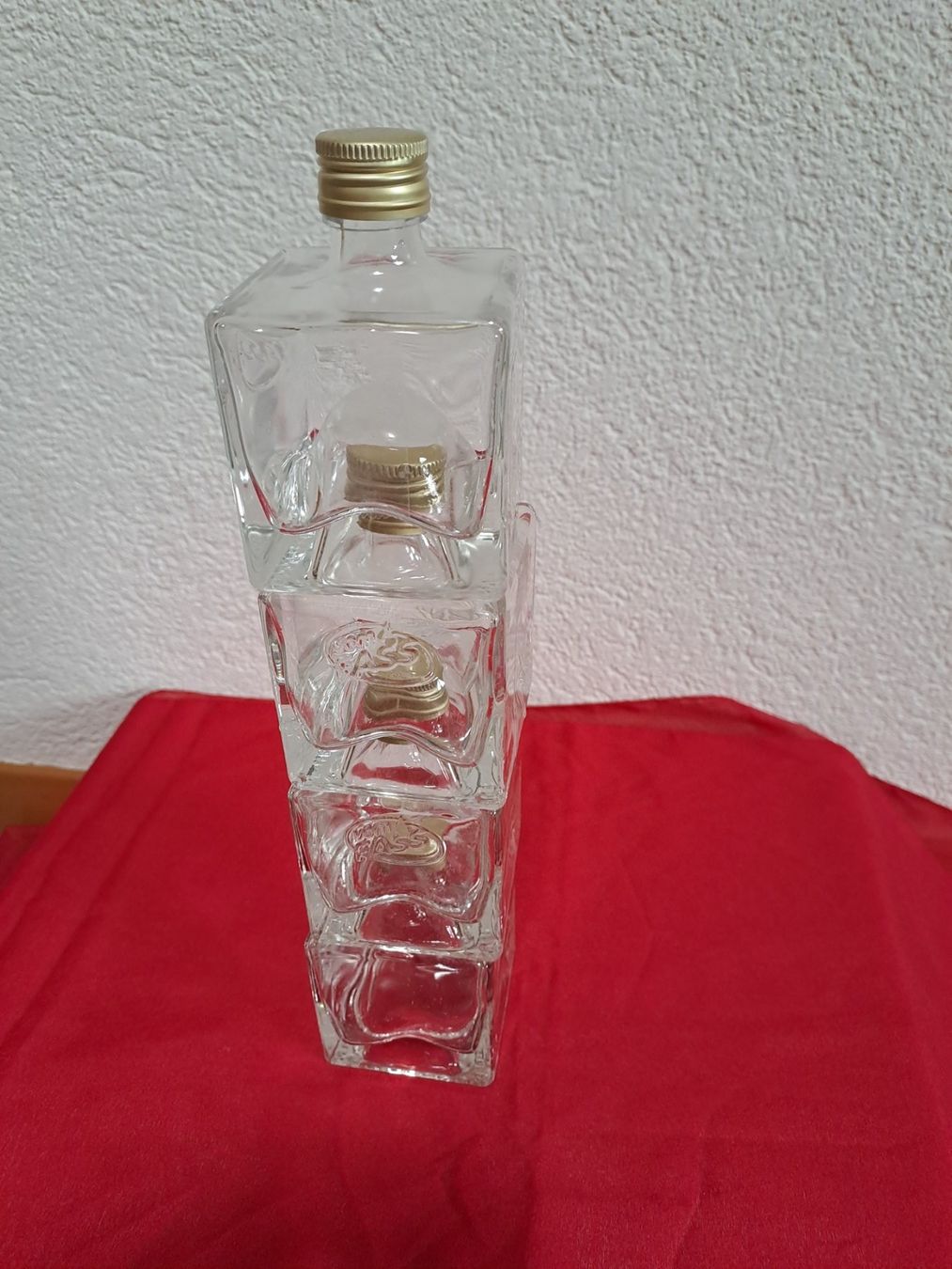 Bicchieri: 4 Glasfaschen, stapelbar a 1 dl. – Usato da Frauenfeld venduto da Andadaa