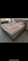 Comfortables 1.80er Bett