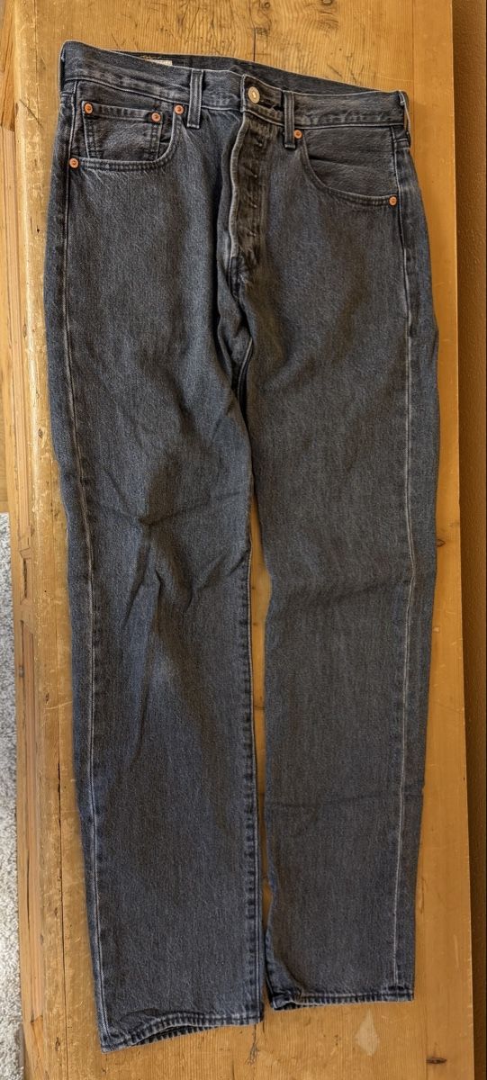 Levi's Jeans: Schwarze Levis Jeans wenig getragen – Usato da Rüti ZH venduto da second.life
