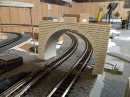 Tunnelportal aus Hartkunstoff, 2 Gleisig Spur N