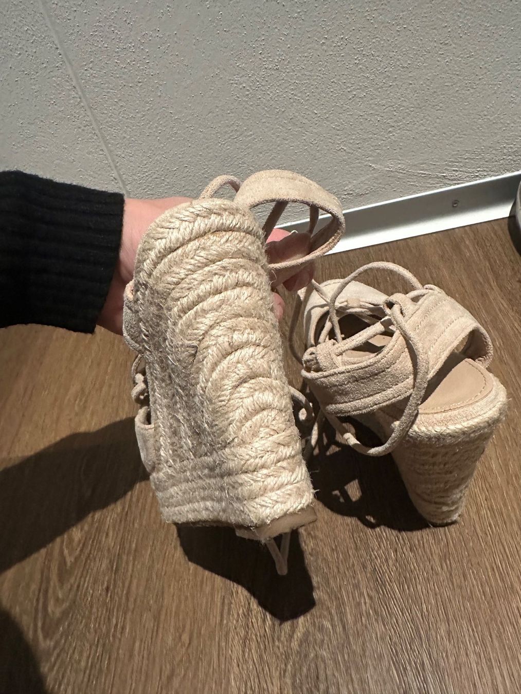 Scarpe da donna: Beige GoGo Wedges mit Bastsohle – Nuovo (secondo la descrizione) da Kölliken venduto da mar_8jjj 2