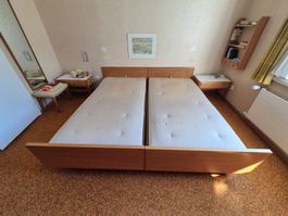 Massivholz Doppelbett mit Lattenrost, Kirschbaum