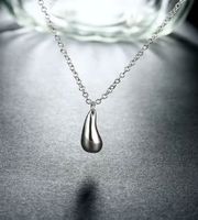 Schöne Kette mit elegantem Tropfen-Anhänger, 925 versilbert