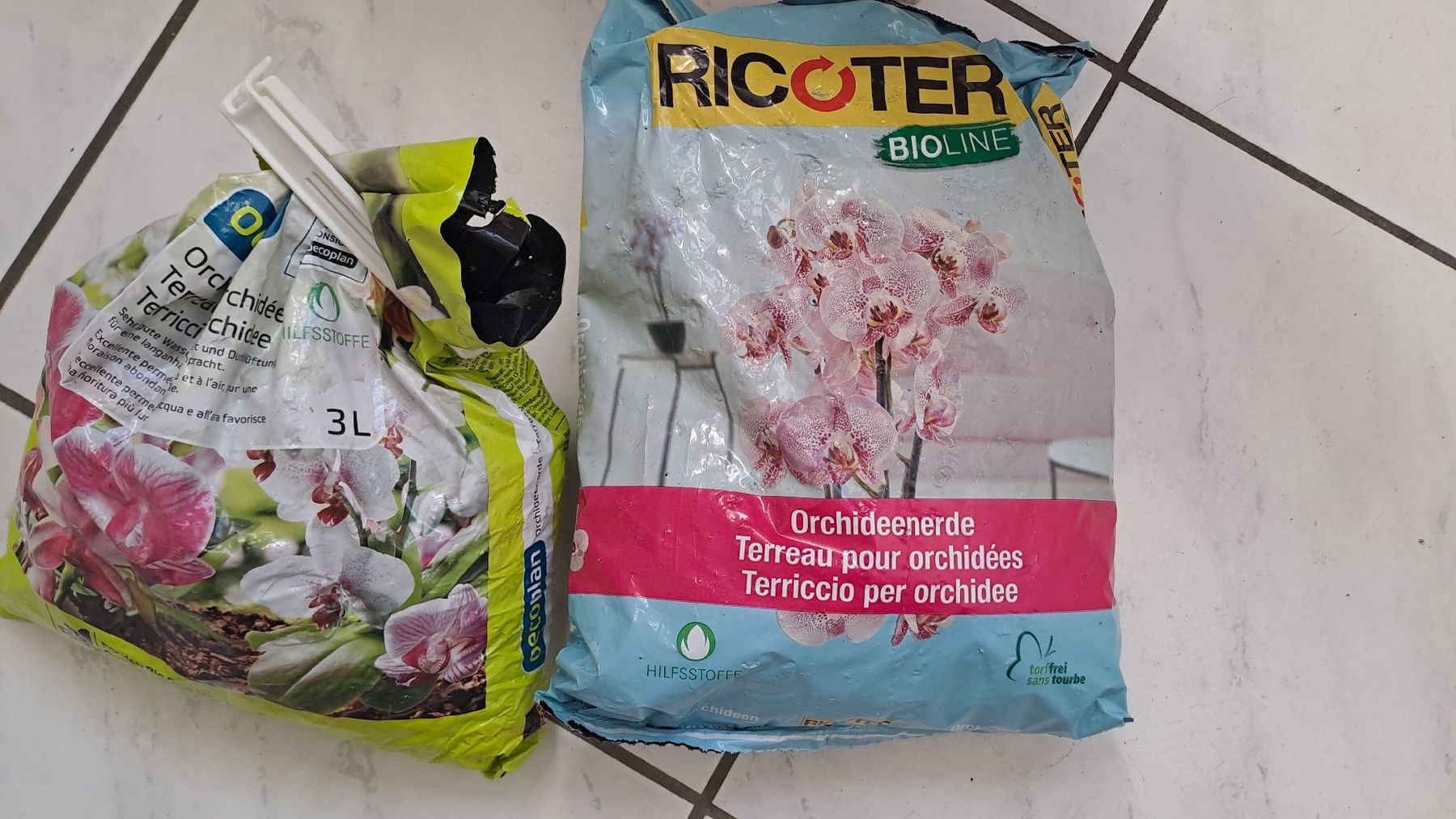 Piante & sementi: 2 Säcke Orchideenerde – Usato da Rickenbach LU venduto da bishiida