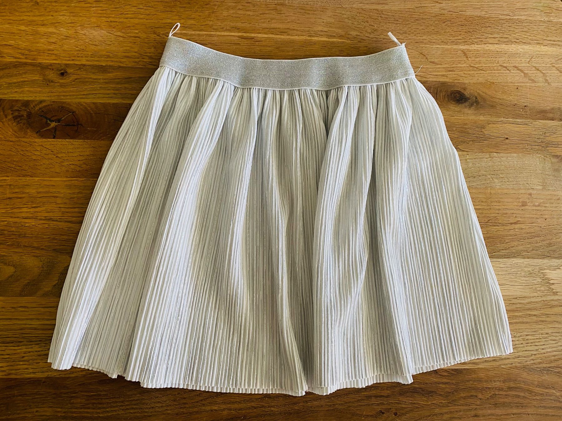 C&A Robes et jupes: Mädchen-Rock SILBER-GLITZER, 134cm, c&a, BRIEF – D'occasion à Bassersdorf par jgo_9mfk 2