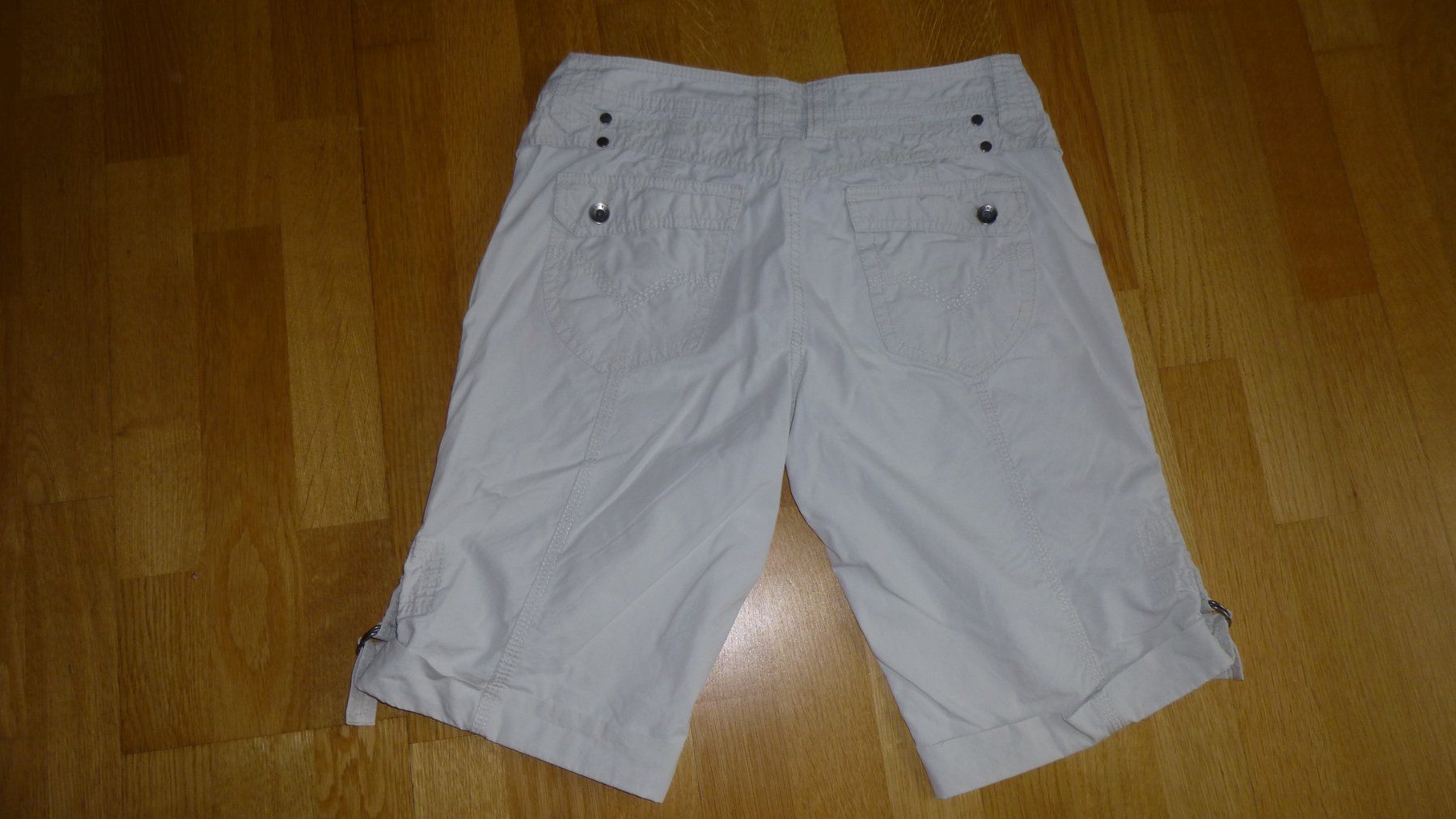 Esprit Pantaloni: Bermuda-Shorts Damen, Esprit, beige, Grösse 34 – Usato da Triengen venduto da misterpicknicker 1