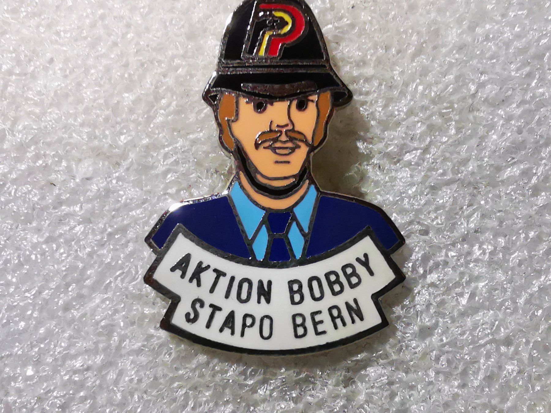 Plaketten & Abzeichen: Ansteckpin 103: Aktion Bobby Stapo Bern – Gebraucht aus Oppligen von Pin-Fall-Shop