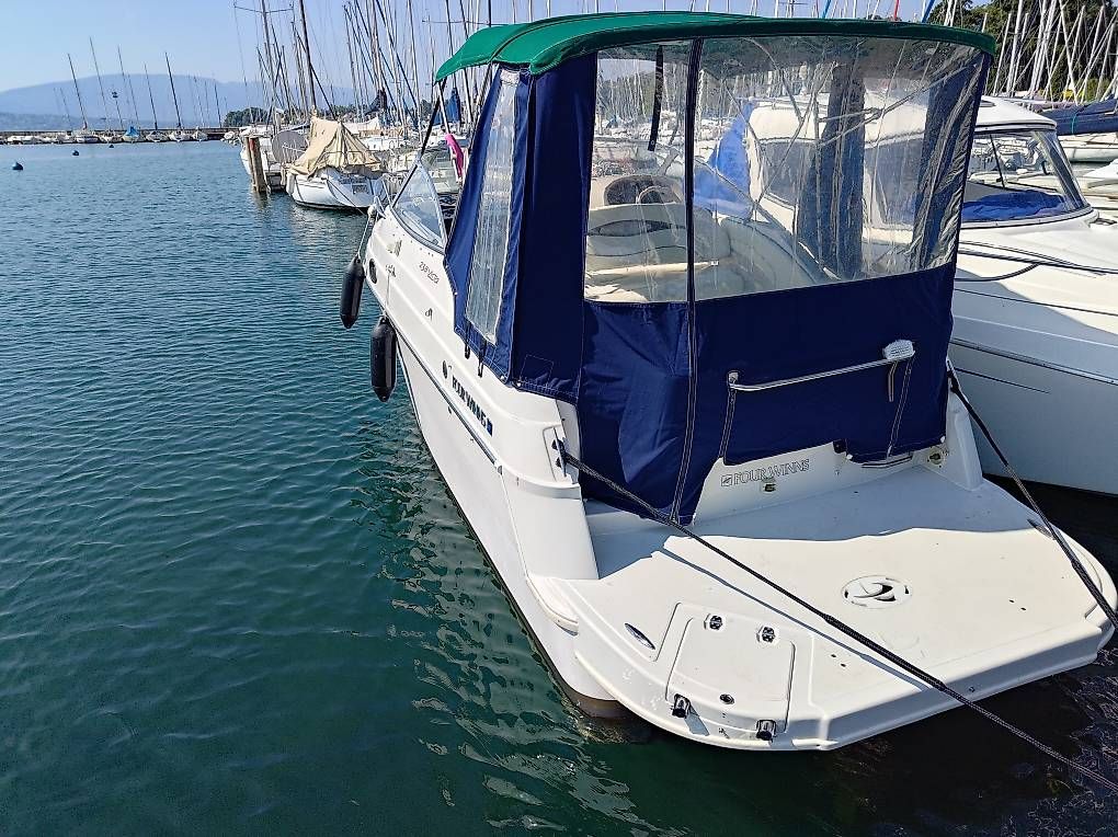 Four Winns Barche: Bimini camper Fourwinns Vista 238 – Usato da Chavannes-de-Bogis venduto da Skyhawk3 1