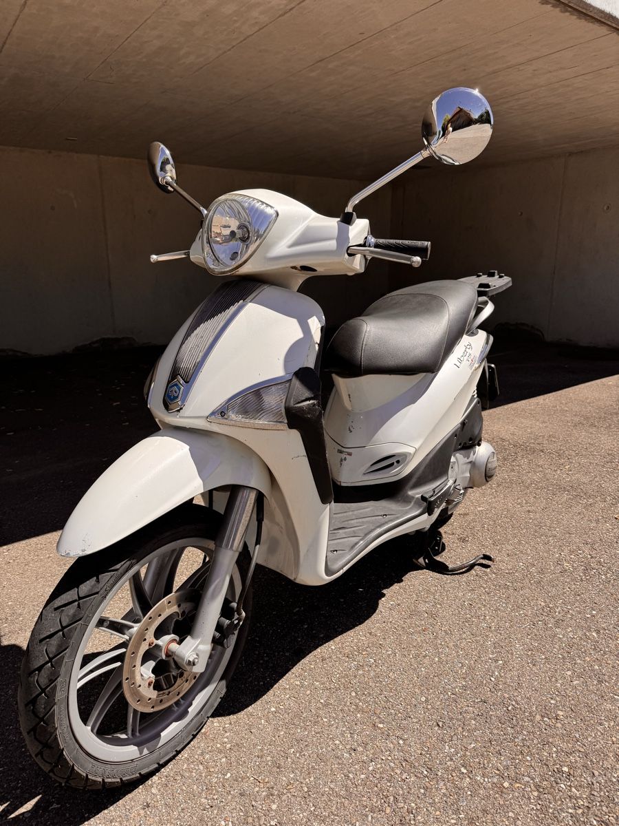 Piaggio Strasse: Piaggio Liberty 125 Roller Weiss – Defekt aus Ittigen von DoLaDoNeLu 3