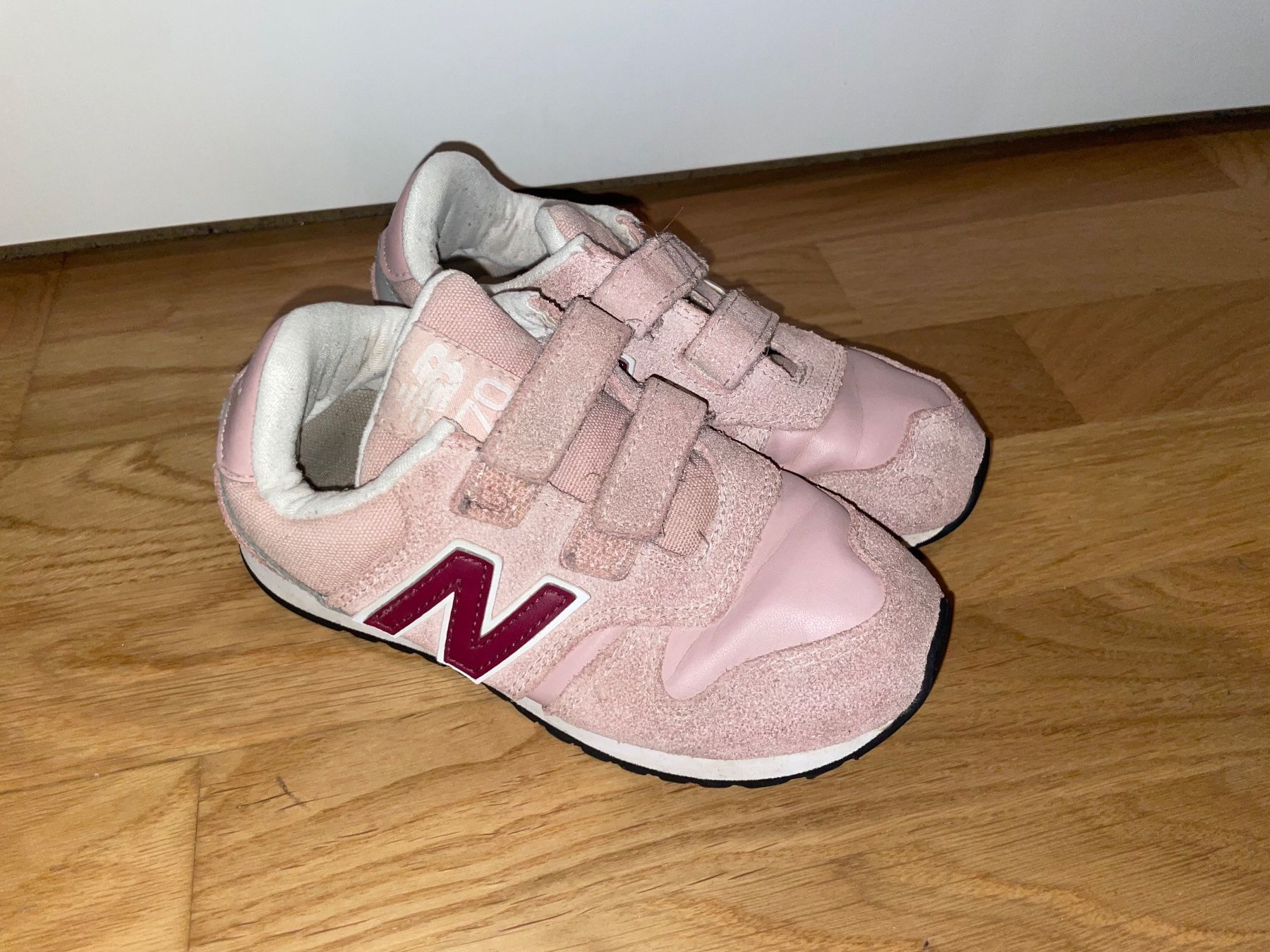 New Balance Scarpe per ragazze: New Balance Kinder Schuhe Gr. 30 – Usato da Emmen venduto da Manu4414