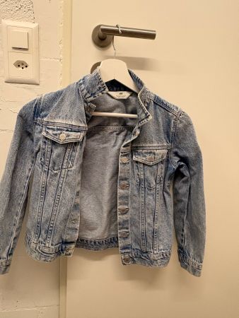 Mädchenjeansjacke von H&M, Gr. 134, mit Elsaaufdruck