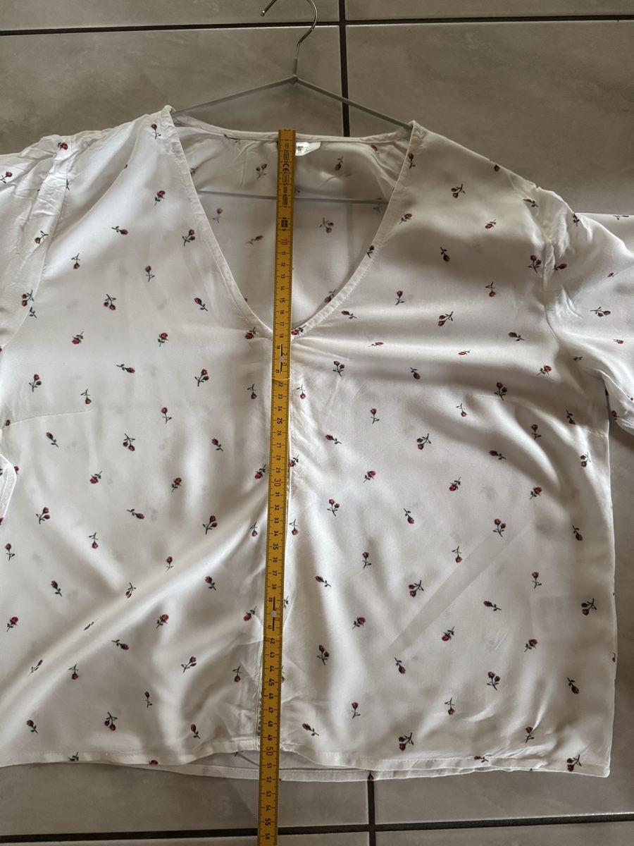 H&M Camicette: H&M Bluse, Grösse 40, weiss mit Rosenmuster – Usato da Hergiswil NW venduto da kaufe_bei_kaufmann 4