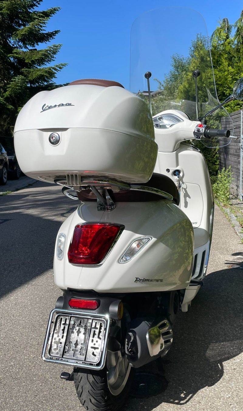 Vespa Scooter: Vespa Primavera 125ccm – Usato da Bäretswil venduto da Tza12 3
