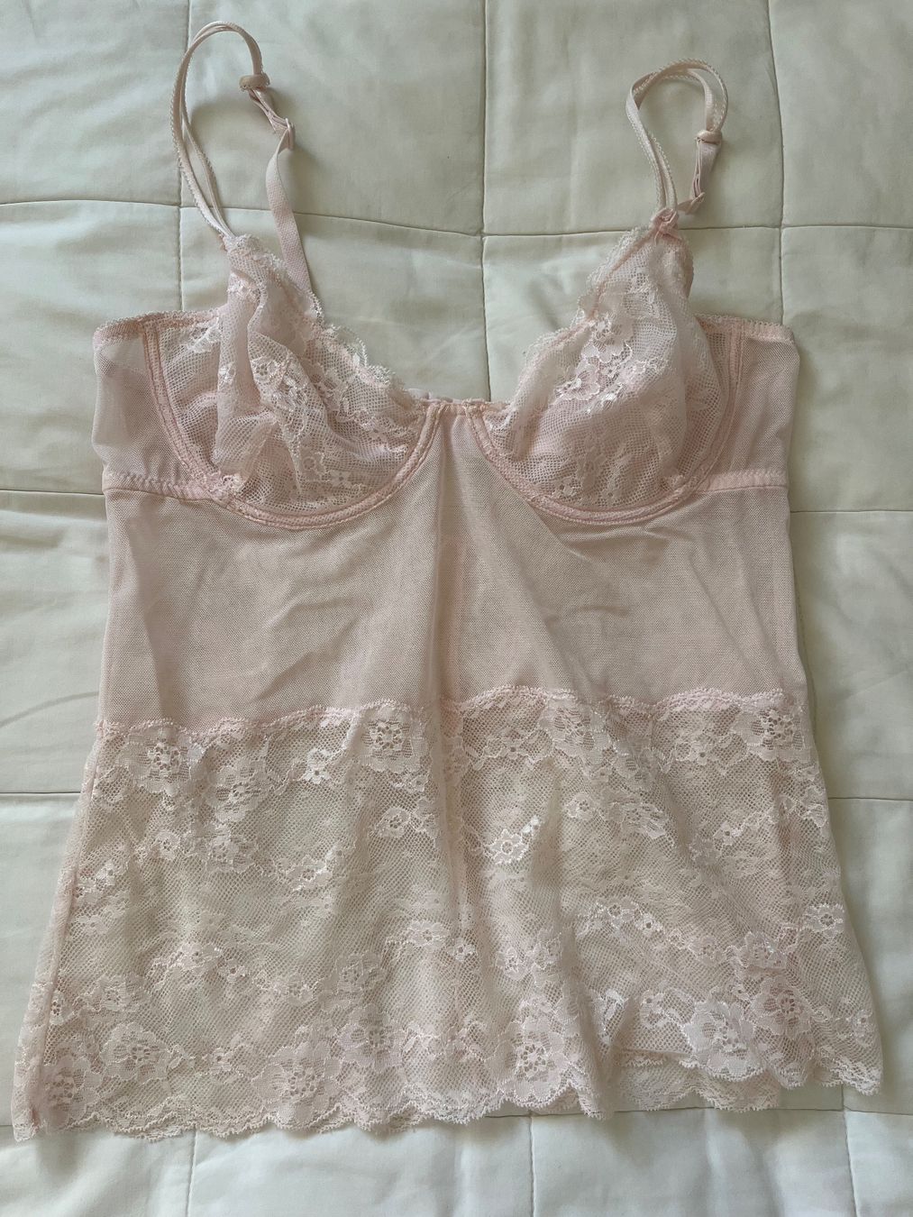 Top: New  lace top size S – Nuovo (secondo la descrizione) da Chêne-Bougeries venduto da Seetooyoo