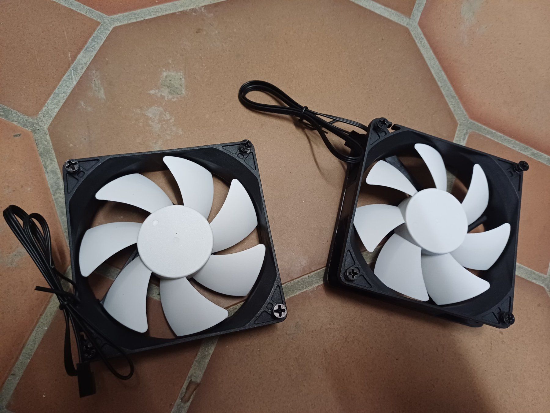 Fractal Ventilatoren: Ventilateurs 92mm Fractal Design Silent R3 – Neu (gemäss Beschreibung) aus Ferreyres von Geek_Inside 1