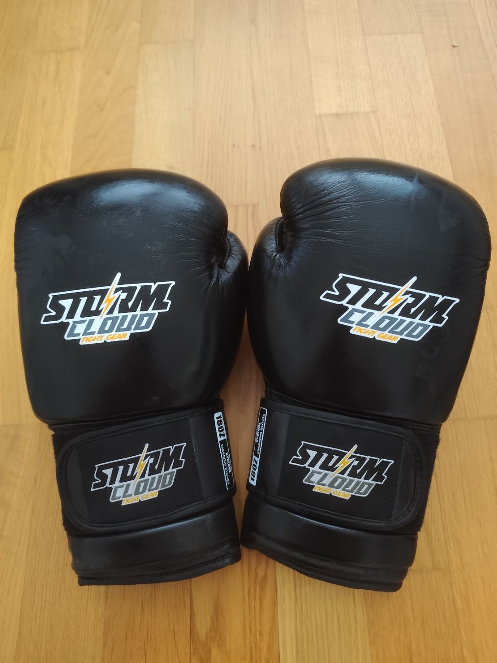 Gants & mitaines : Storm Cloud Boxhandschuhe 18oz – D'occasion à Hunzenschwil par Chickichy