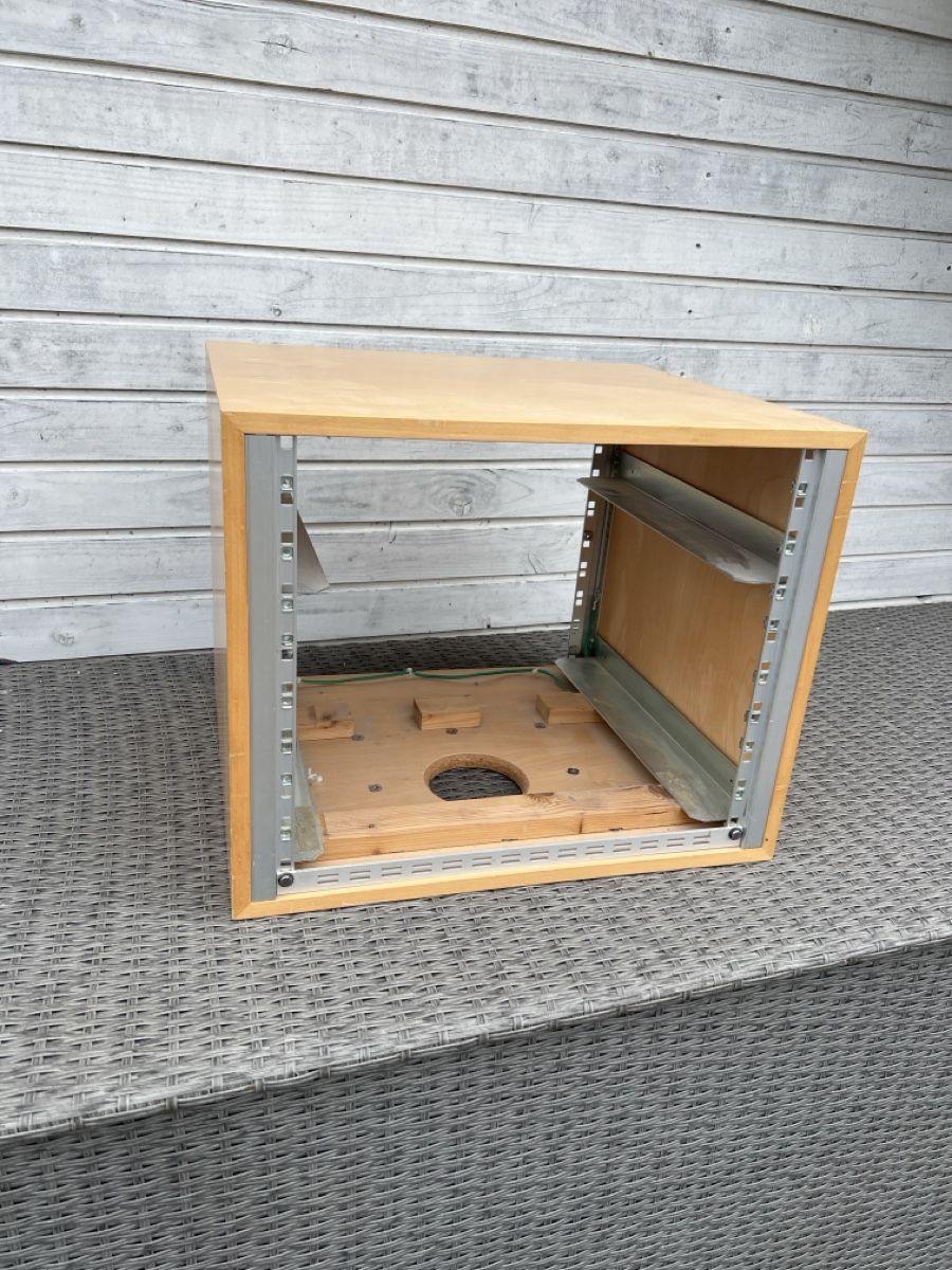 Altri accessori: Studiorack 9HE – Usato da Koelliken venduto da Mathaui