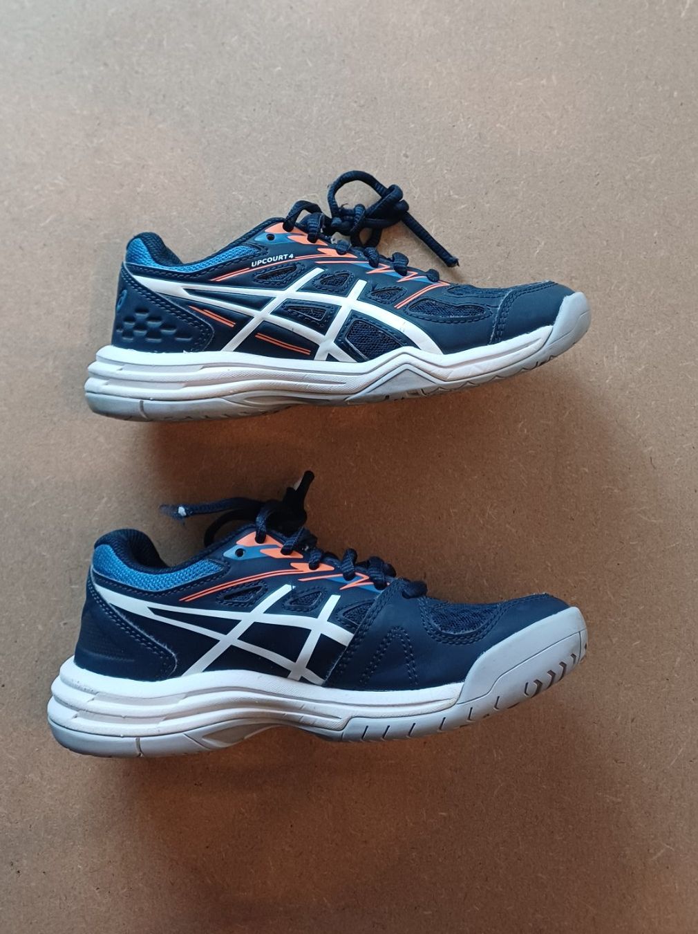 Asics Schuhe für Jungen: Asics Schuhe Gr.32.5 – Gebraucht aus Oberrieden von Raja011