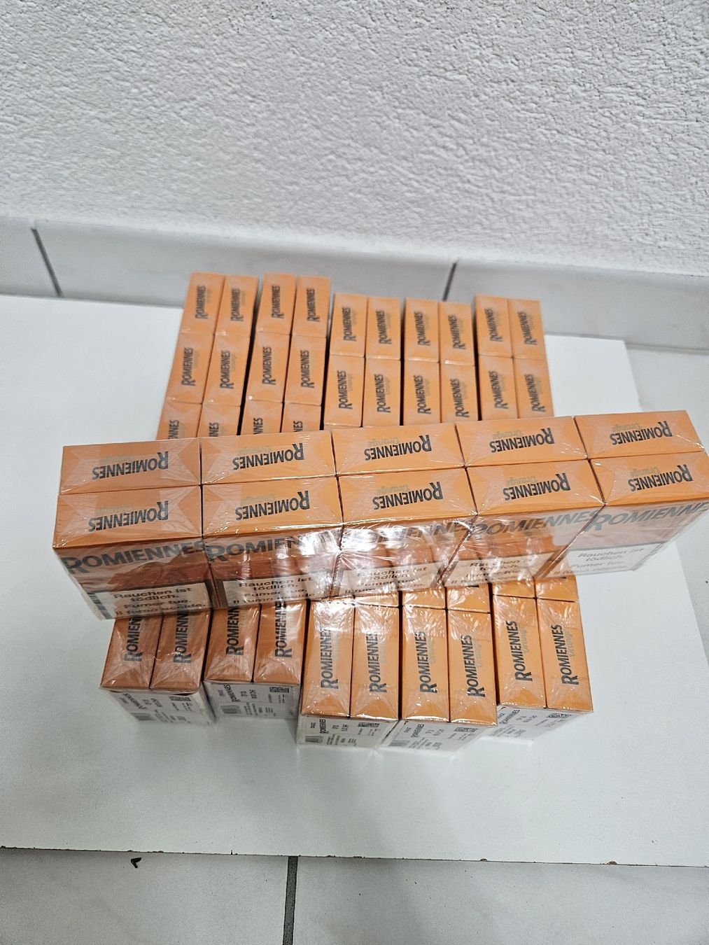 Tabak: Romiennes Orange Zigaretten   – Gebraucht aus Schlieren von Bestleo 1