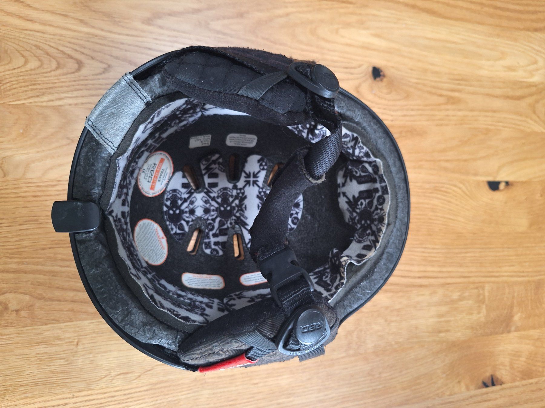 Caschi: Skihelm Red Trace schwarz Grösse M gebraucht – Usato da Muri b. Bern venduto da smt_hqn7 3